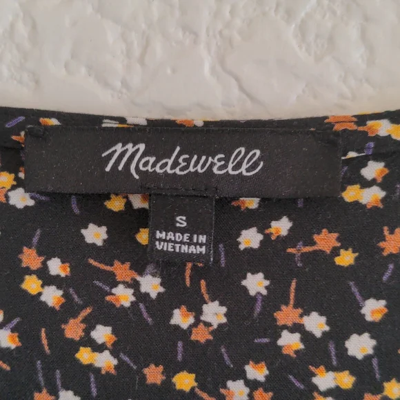 Madewell Bubble-Sleeve Button-Front Midi Dress in Adorable Ditsy / SMALL (OBO) - Picture 9 of 12